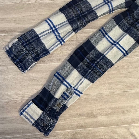 American Eagle “Ahh-Mazingly Soft” Blue Flannel Shirt — Size Small - Picture 5 of 9